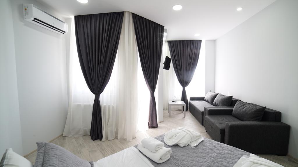 Queen Tamara Apartment Батуми Екстериор снимка